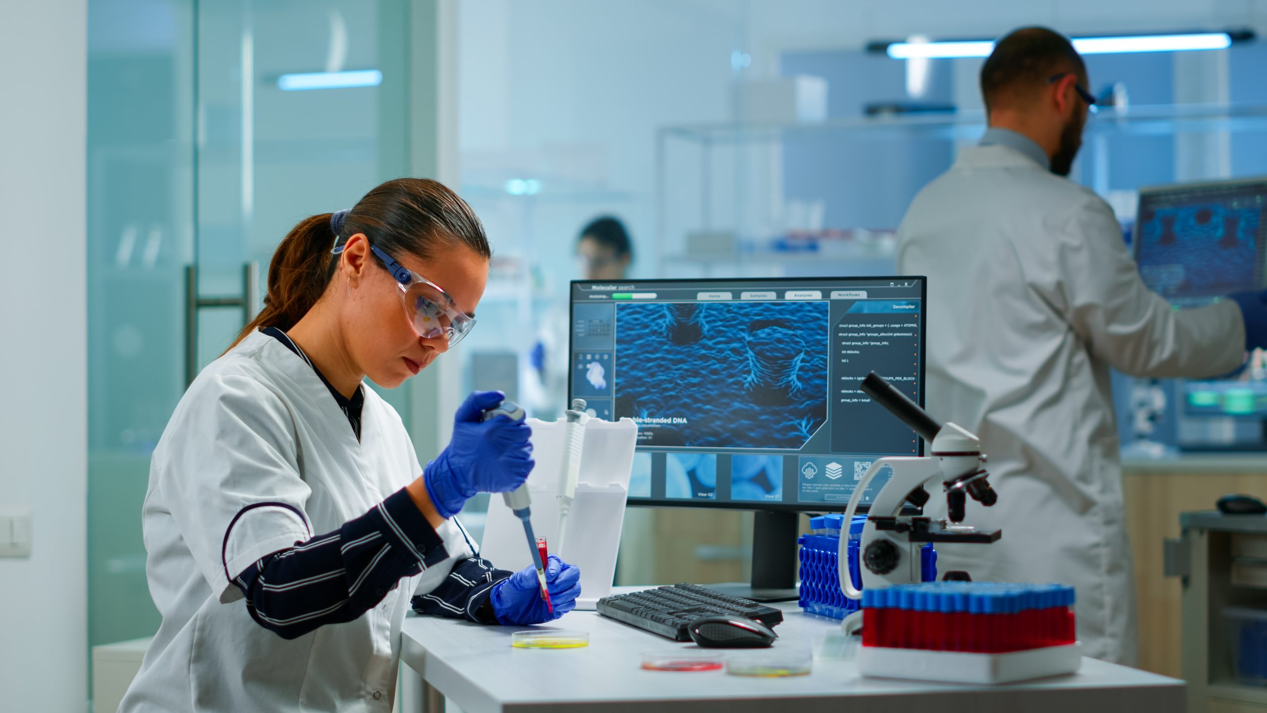 Scientist in modern equipped medical laboratory examinining drug discovery with micropipette. Medical stuff examining vaccine evolution using high tech and technology researching treatment, development against covid19 SSUCv3H4sIAAAAAAAACoyVy47cNhBF9wHyDwOuQ4RvUvkCb7zyMsiCL3ULlsSGxHZsDObfU3o21aOxgwEao6qrYulU6er1999eXpCzY+PRXy+v0xVcN217H/Ngc5N6CJM/1vgQ+xCHMvJt4IqUgRianIbGtmXQ2eyvve0iBPt7207htzmJxmzzfYxjcXrX+CGNOfmvN2gDEnSr00H4dk05HaI2JBdnPUSZ3sJhiLYbczOf+ghTxof6EHHNZTltqgwZviV8atN9cOn74bTWdj8O999SH+QhMl7vOcfhfU+35nu2xy7jLY3N46kemS5N+GMbu9jnsewr/oixm3oqOHqb4wXAH0huc/17uX7ZEsvT2Qwp9MU3sfcRrcWX/u9uSn1uRh/b1vYxwRy2/HLgB9U+Rdvmq7dD/PMzrIKHPfj/hZd//tlJX6CxCfXrW/GgAxCxy8Ksj4UCJ9qSqDGJocbCMYaNYRwz7UM00hPF1NYGkrVwioqAvawlFtIZbA38RBsIV76qvBS7WAUhNa0MZt5yLAgj2FQ6YMs1ZcExS0O9ix2TOtbUY8+IxYLGiCtqCdzLDWfS1jT4XSyCp4E6hnWIUJnqGjvLasycYsxWkdR1nMksONDXf2Ghunm4Kwh7D00qhv0tAe15Twpat6HxTX8pbkv5Or/C220+3fs8TJjR3lyb0s26dnpxaqgZt/jVjiPIwxYv9w8MI3XFOX3K85DWqijAgk6XlDMFoCURgouKCG1Q6QTXBurM7WwN3m9tsiFOh+4Ld+IRMFMtmWGb6byzi1nAlVIPwcE5FoGQtKhw8JAzweYmZ7lnXznTHCzmJL+5zZpTfPOhwnfOck8OdHr76kVnuWdXWjSamc2DzvxpFhkuREF4typFpYJ3iZsltZnI5AhdA60ex3syGHgP5UfcpeHyV9yPmpPBHgVHuLKS6iNyx9wpOSWY5j8fjhFUVedzN0ISZn4BHkRM6RXu4fsKhzSh/Coc4CKwHq3B2B6mt7EFSPaSRg8kgBajhBNCxUP3zBlKES0qzfguOWBGjMJfRSq5528rZURFpYSC8o/UChlpTmFvOHsUfUKMhBTCUK4ekifCiFbMwBhgf3fJRhjVFoYjuMV10GDbIljsmCNYeO1NXVj2O+6IKg7oobUCeDNtMjLcxFi5ClMF3yVRC4qdrgPWLDoH35KqIjXc9fYfAAAA//8DAPySF5iACQAA