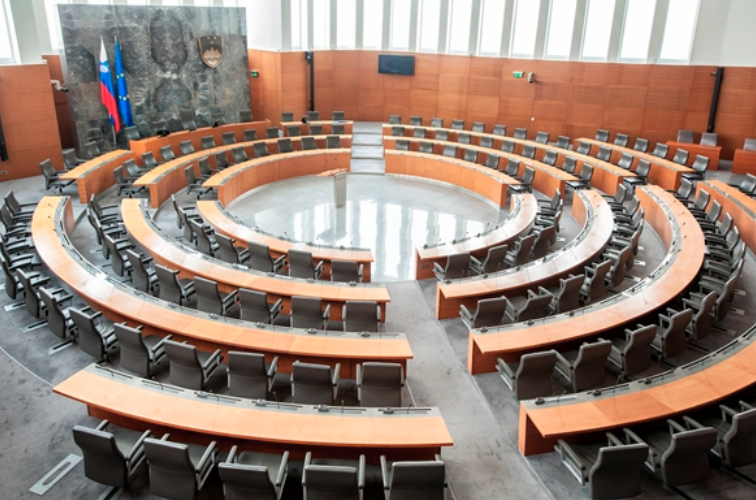 Slovenija ni vložila ničnostne tožbe proti uredbi NGT – pozivamo Vlado RS, naj podpre Slovaško